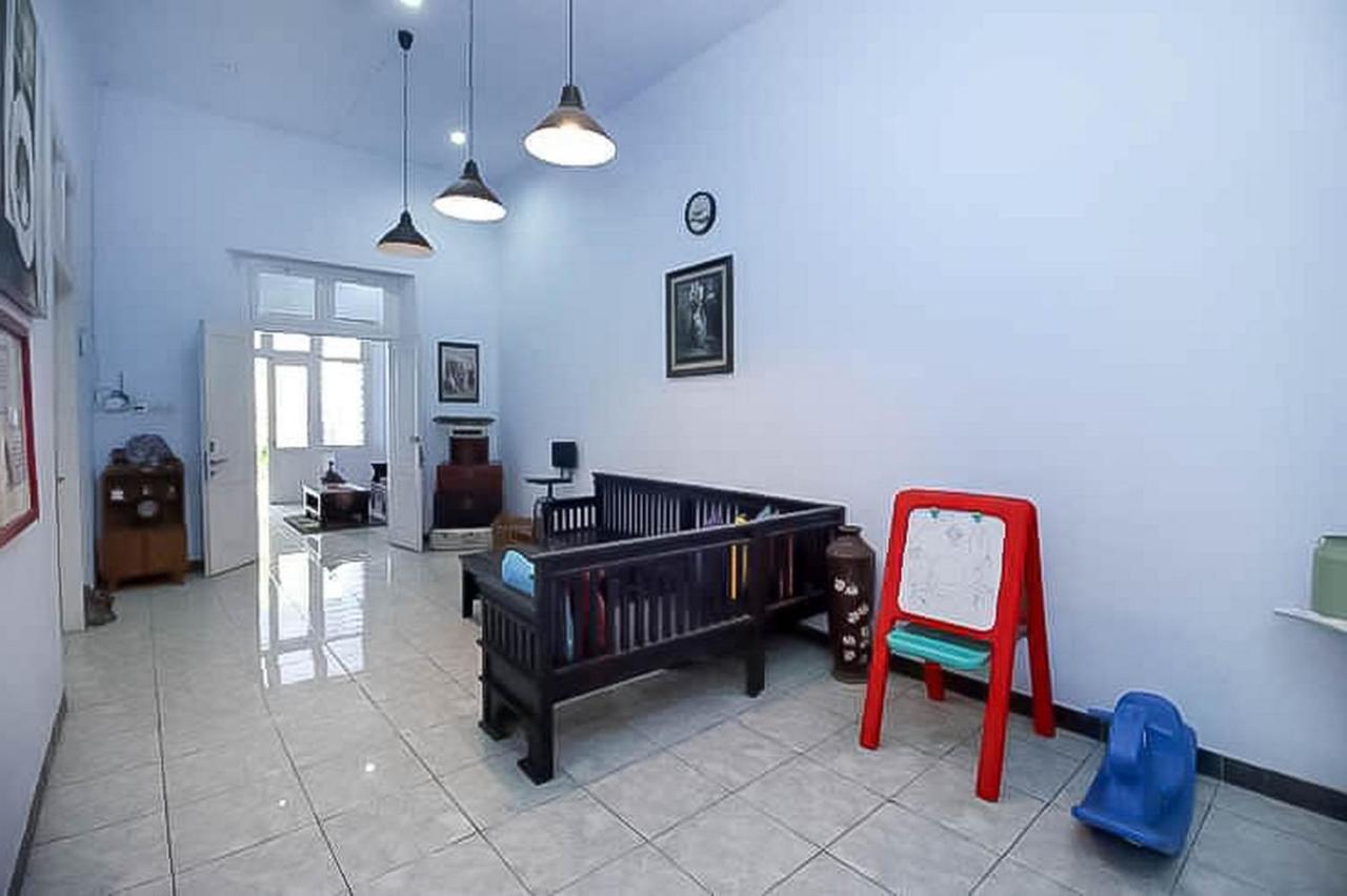 Reddoorz Near Stasiun Lawang Hotel Exterior photo