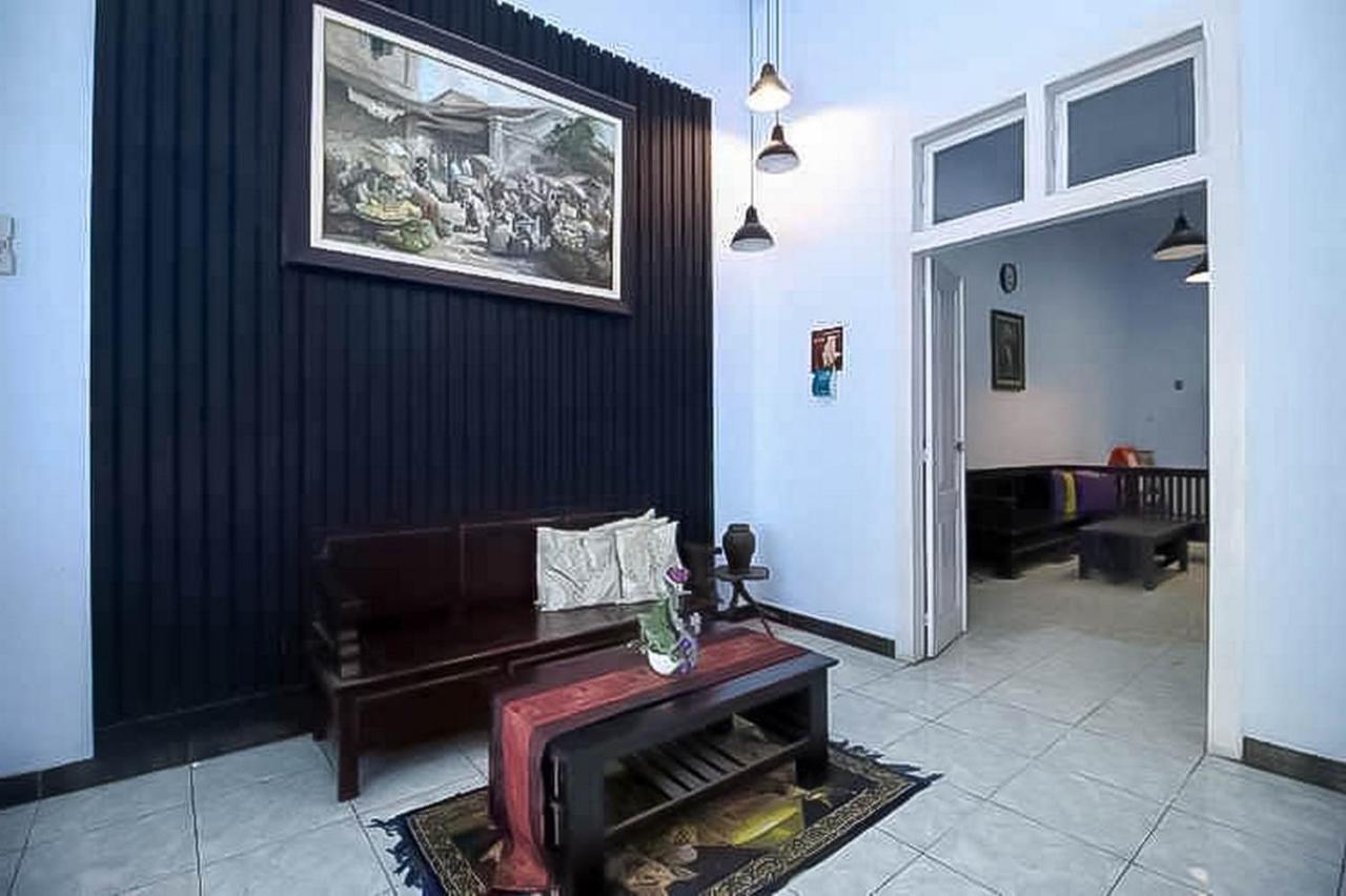 Reddoorz Near Stasiun Lawang Hotel Exterior photo