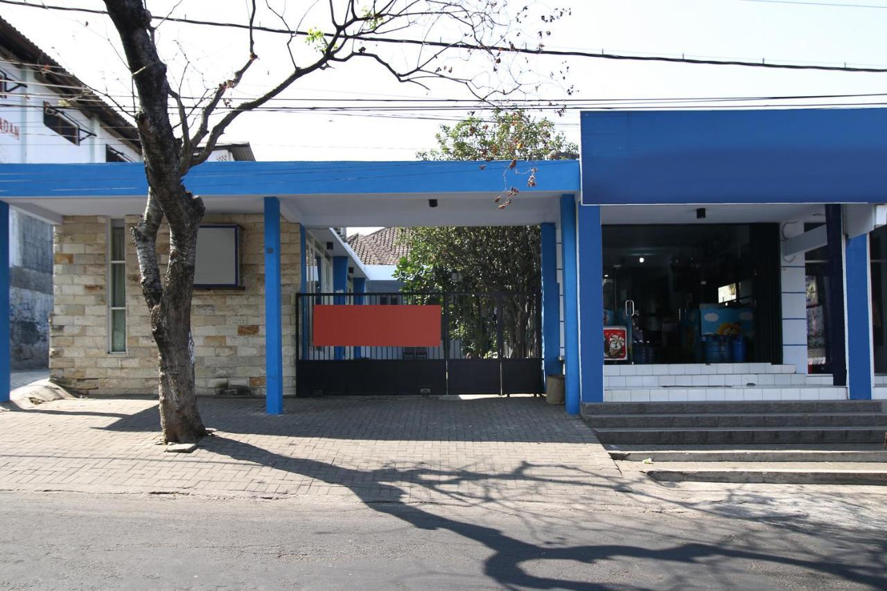 Reddoorz Near Stasiun Lawang Hotel Exterior photo